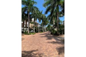 5863 Paradise Point Dr, Palmetto Bay, FL 33157, Sold 11/18/21