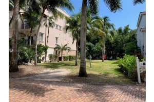 5863 Paradise Point Dr, Palmetto Bay, FL 33157, Sold 11/18/21