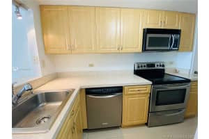999 Brickell Bay Dr, Miami, FL 33131, Sold 07/29/21