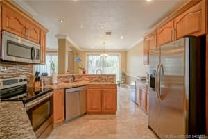 10700 NW 1st St, Plantation, FL 33324, Sold 05/25/21