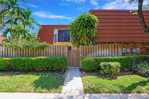 9975 NW 7th St, Plantation, FL 33324, Sold 05/24/21