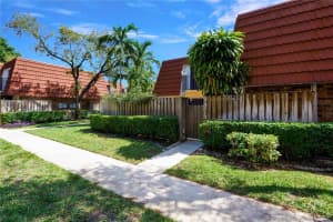 9975 NW 7th St, Plantation, FL 33324, Sold 05/24/21