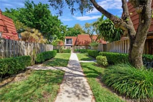 9975 NW 7th St, Plantation, FL 33324, Sold 05/24/21