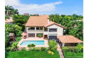 7260 W Lago Dr, Coral Gables, FL 33143, Sold 08/17/21