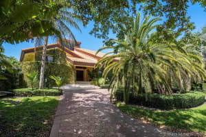 7260 W Lago Dr, Coral Gables, FL 33143, Sold 08/17/21