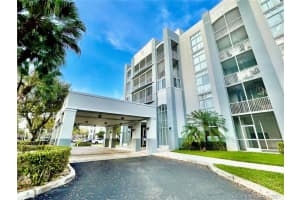 9725 NW 52nd St, Doral, FL 33178, Sold 05/20/21