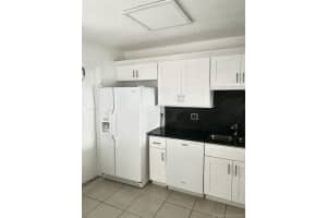 329 SE 3rd St #105s, Hallandale Beach, FL 33009, Sold 05/28/21