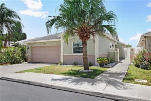 317 W Riverbend Dr, Sunrise, FL 33326, Sold 06/07/21
