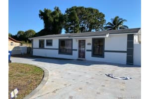 3862 NW 210th St, Miami Gardens, FL 33055, Sold 05/12/21