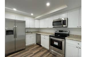 6039 Collins Ave, Miami Beach, FL 33140, Sold 01/14/22
