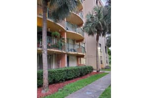 9310 Fontainebleau Blvd, Miami, FL 33172, Sold 06/16/21