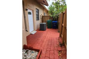 19233 NW 67th Pl, Hialeah, FL 33015, Sold 06/01/21