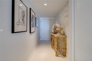 185 SW 7th St 12th floor, Miami, FL 33130, Sold 09/08/21