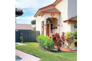 476 Lakeside Cir, Sunrise, FL 33326, Sold 08/10/21