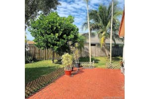 476 Lakeside Cir, Sunrise, FL 33326, Sold 08/10/21