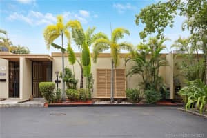 15404 Sharpecroft Dr, Hialeah, FL 33014, Sold 06/02/21