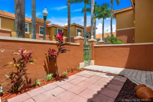 10659 SW 7th St, Pembroke Pines, FL 33025, Sold 06/14/21
