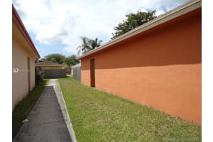 943 SW 9th Ct, Homestead, FL 33034, Sold 09/27/21