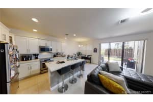 10464 NW 61st St, Doral, FL 33178, Sold 10/26/21