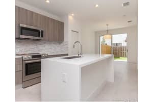 7240 NW 103rd Path, Doral, FL 33178, Sold 08/02/21