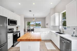 16523 Segovia Cir S, Fort Lauderdale, FL 33331, Sold 06/15/21