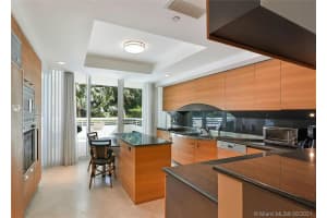 19955 NE 38th Ct, Aventura, FL 33180, Sold 09/10/21