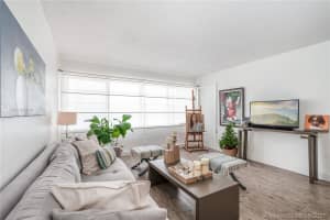 330 SE 2nd St #502h, Hallandale Beach, FL 33009, Sold 09/10/21