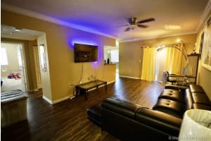 11650 SW 2nd St, Pembroke Pines, FL 33025, Sold 01/20/22