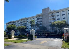 800 NE 195th St, Miami, FL 33179, Sold 07/09/21