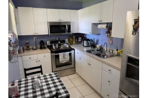 9120 Fontainebleau Blvd, Miami, FL 33172, Sold 07/29/21