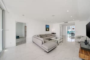 300 South Pointe Dr, Miami Beach, FL 33139, Sold 06/01/21