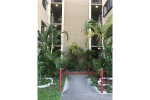 8625 NW 8th St, Miami, FL 33126, Sold 08/19/21
