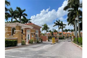 10563 SW 6th St, Pembroke Pines, FL 33025, Sold 07/02/21