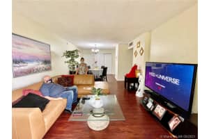 8820 Fontainebleau Blvd, Miami, FL 33172, Sold 06/17/21