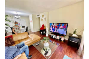 8820 Fontainebleau Blvd, Miami, FL 33172, Sold 06/17/21