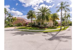 1043 Laguna Springs Dr, Weston, FL 33326, Sold 07/19/21
