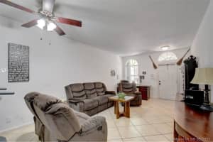 324 Spruce St, Boynton Beach, FL 33426, Sold 08/10/21