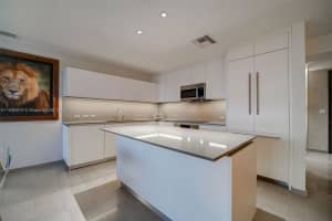 88 SW 7th St, Miami, FL 33130, Sold 02/25/22