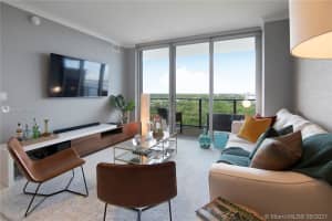 16385 Biscayne Blvd, North Miami Beach, FL 33160, Sold 06/28/22