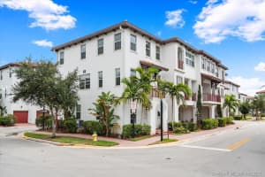 11946 SW 26th Ct, Miramar, FL 33025, Sold 09/27/21