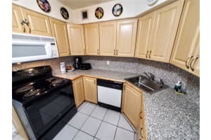 5225 Collins Ave, Miami, FL 33140, Sold 01/18/22