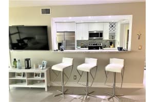 600 Parkview Dr # 1132, Hallandale Beach, FL 33009, Sold 09/14/21
