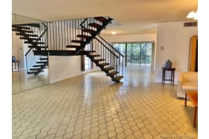 6512 Kendale Lakes Dr, Miami, FL 33183, Sold 10/12/21