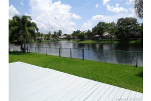 365 W Riverbend Dr, Sunrise, FL 33326, Sold 09/30/21
