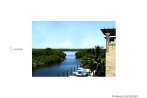 5856 Paradise Point Dr, Palmetto Bay, FL 33157, Sold 10/01/21