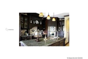 5856 Paradise Point Dr, Palmetto Bay, FL 33157, Sold 10/01/21