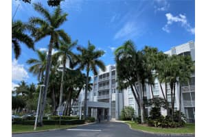9725 NW 52nd St, Doral, FL 33178, Sold 09/23/21