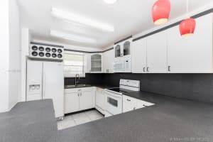 220 Washington Ave #5c, Miami Beach, FL 33139, Sold 12/03/21