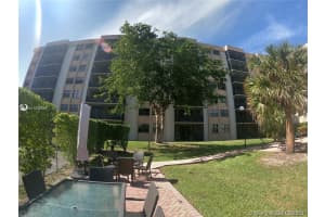 900 NE 195th St, Miami, FL 33179, Sold 07/27/21