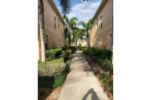 3760 Parkridge Cir, Sarasota, FL 34243, Sold 07/29/21